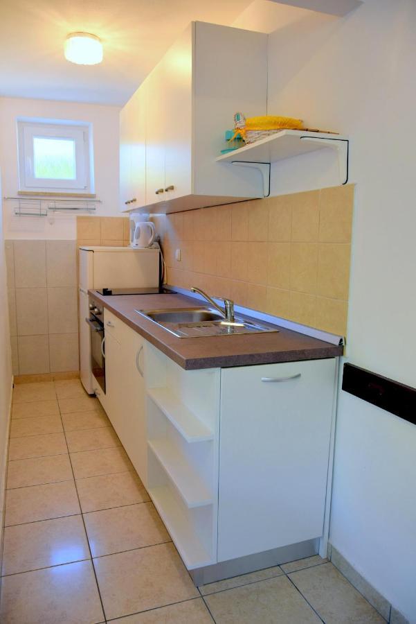 MiraMar Gardenn Apartmment Banjol Exterior foto