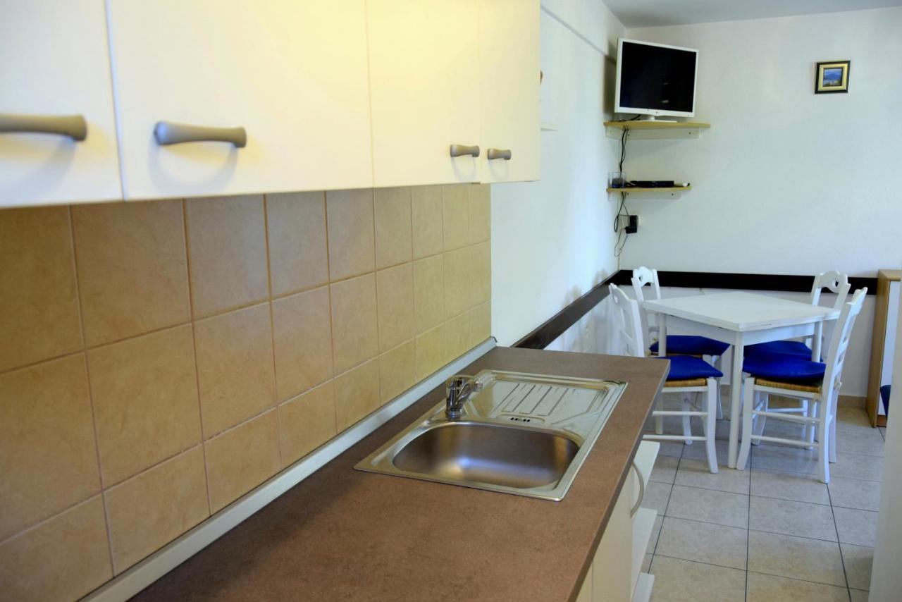 MiraMar Gardenn Apartmment Banjol Exterior foto