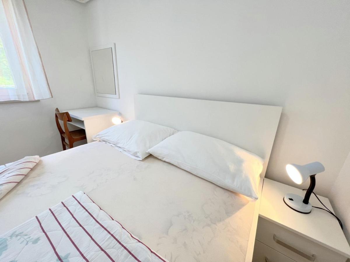 MiraMar Gardenn Apartmment Banjol Exterior foto